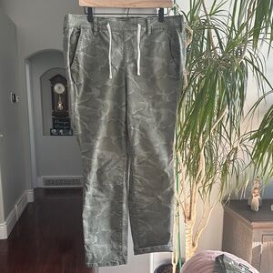 Torrid SZ0S Weekend Mid-Rise Straight Camouflage Pant